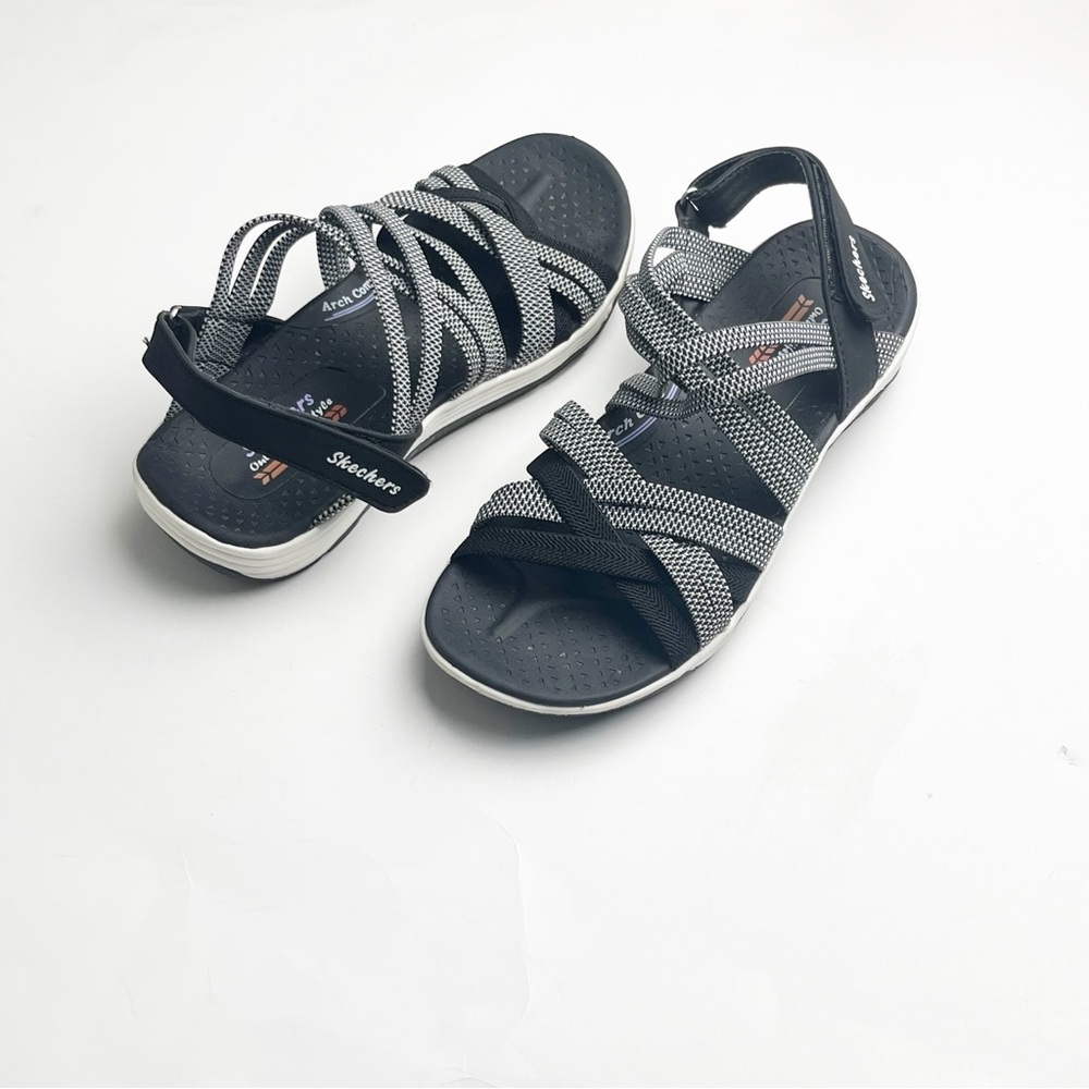 SKECHERS Reggae Cup Smitten By You Strappy Hook Closure Sandals Casual Beach